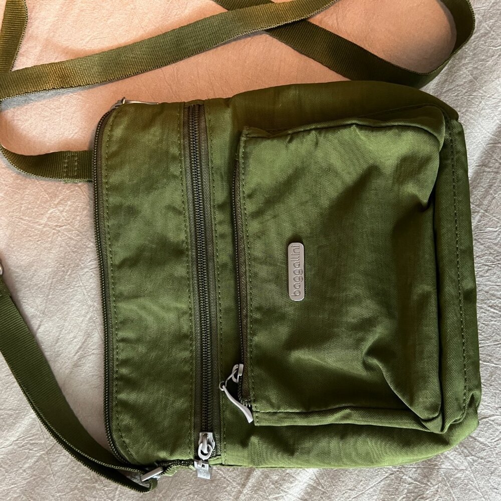 BAGGALLINI - Modern Pocket Crossbody - Green with Pink Interior  - VGUC - Picture 9 of 16